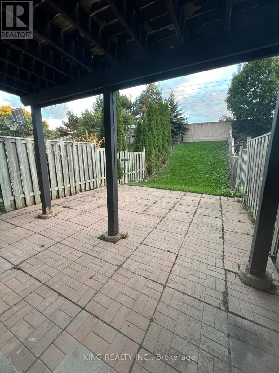 37 Wilmont Court, Brampton, Ontario  L6X 4Z4 - Photo 11 - W12483889