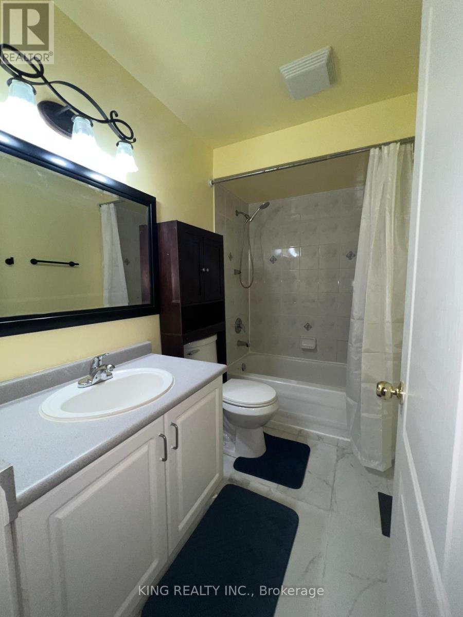 37 Wilmont Court, Brampton, Ontario  L6X 4Z4 - Photo 9 - W12483889