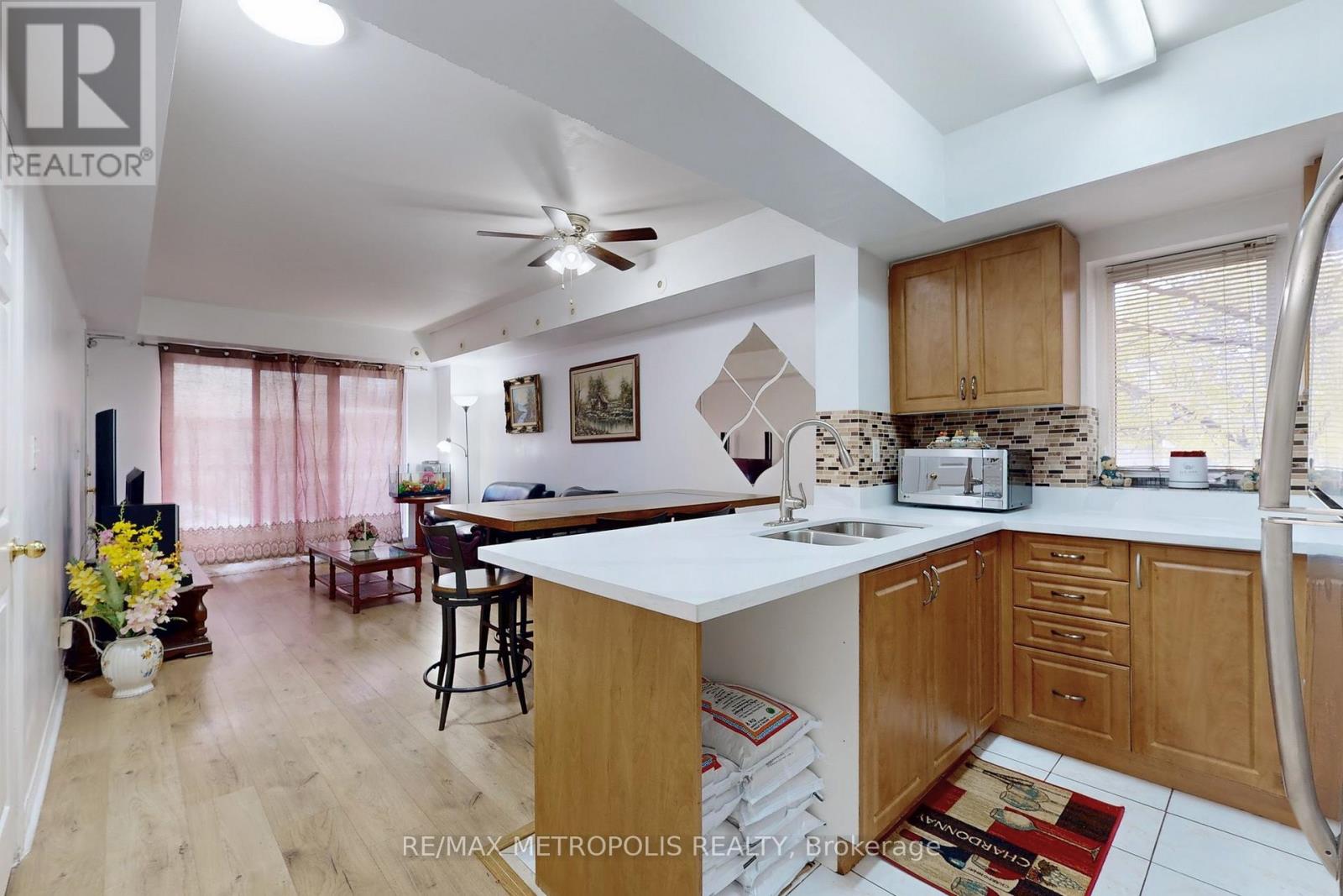 2025 - 3043 Finch Avenue W, Toronto, Ontario  M9M 0A4 - Photo 10 - W12483898