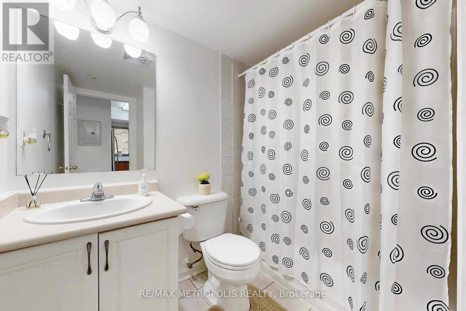 2025 - 3043 Finch Avenue W, Toronto, Ontario  M9M 0A4 - Photo 18 - W12483898