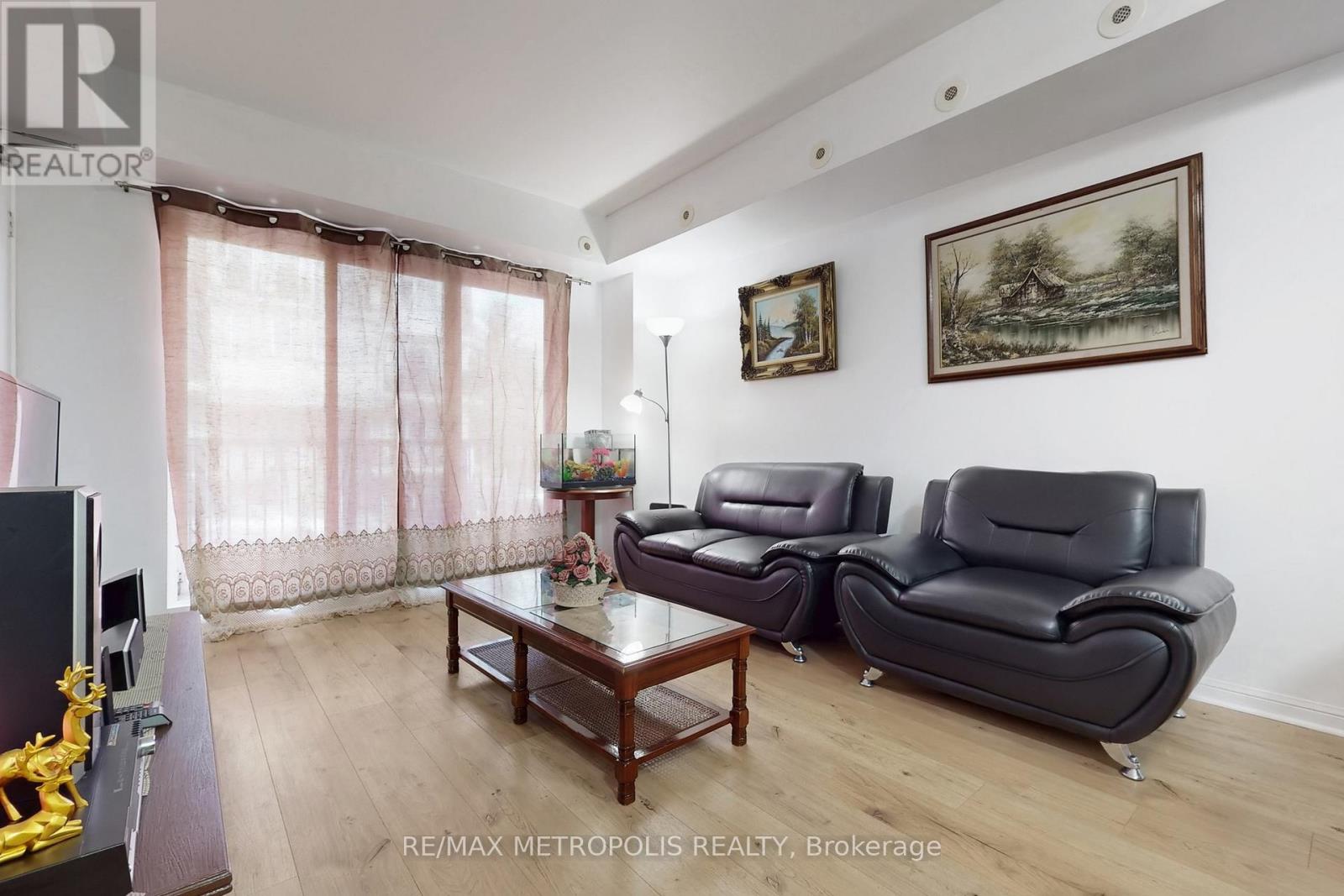 2025 - 3043 Finch Avenue W, Toronto, Ontario  M9M 0A4 - Photo 2 - W12483898