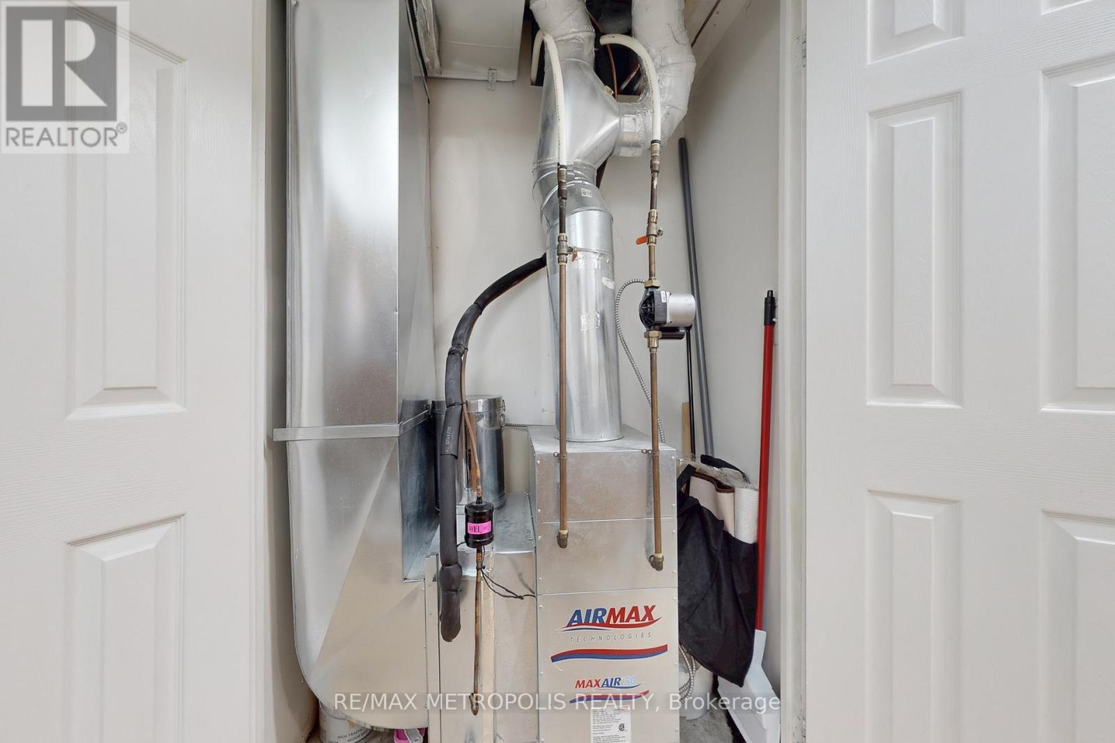 2025 - 3043 Finch Avenue W, Toronto, Ontario  M9M 0A4 - Photo 21 - W12483898