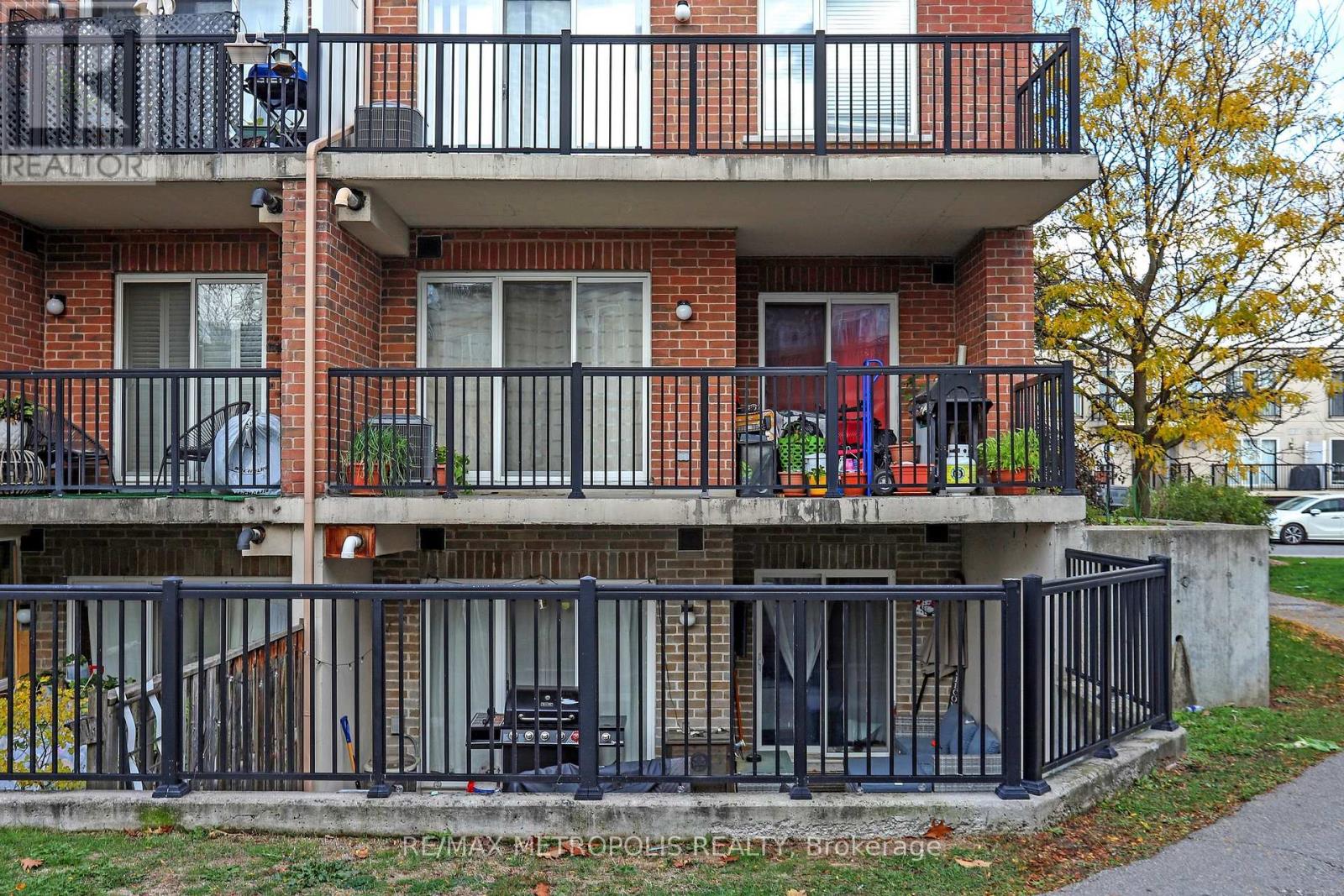 2025 - 3043 Finch Avenue W, Toronto, Ontario  M9M 0A4 - Photo 32 - W12483898