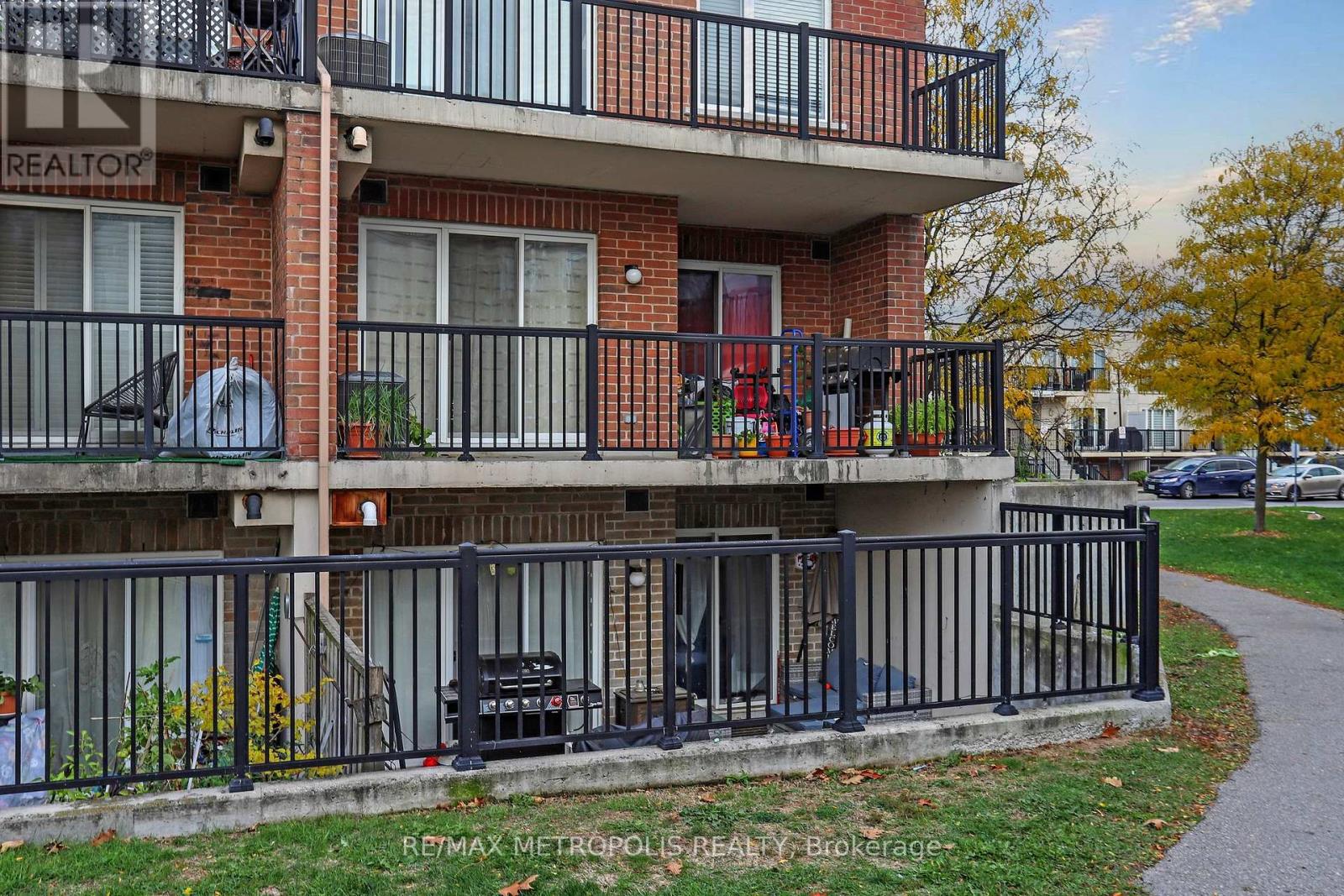2025 - 3043 Finch Avenue W, Toronto, Ontario  M9M 0A4 - Photo 33 - W12483898