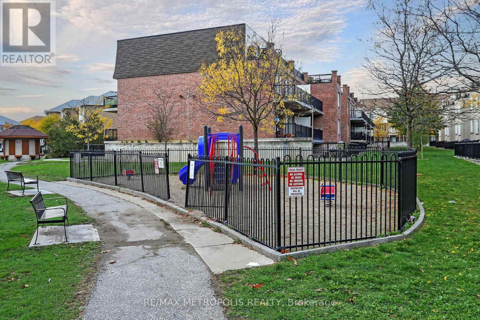 2025 - 3043 Finch Avenue W, Toronto, Ontario  M9M 0A4 - Photo 34 - W12483898