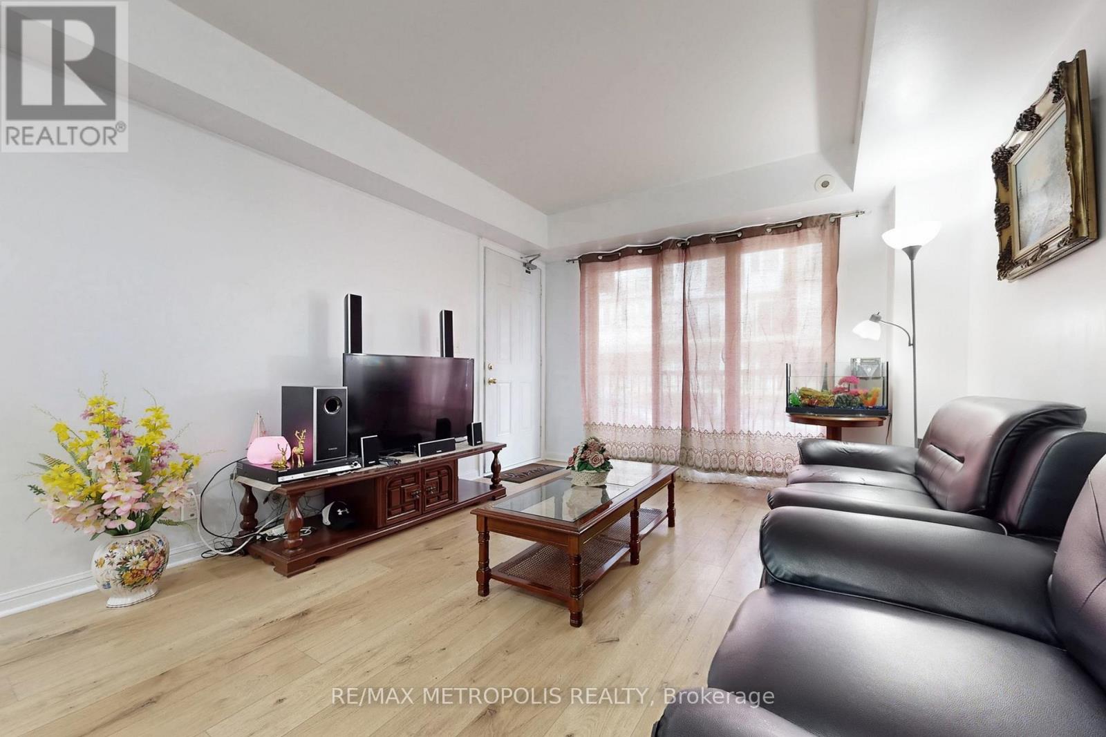 2025 - 3043 Finch Avenue W, Toronto, Ontario  M9M 0A4 - Photo 4 - W12483898