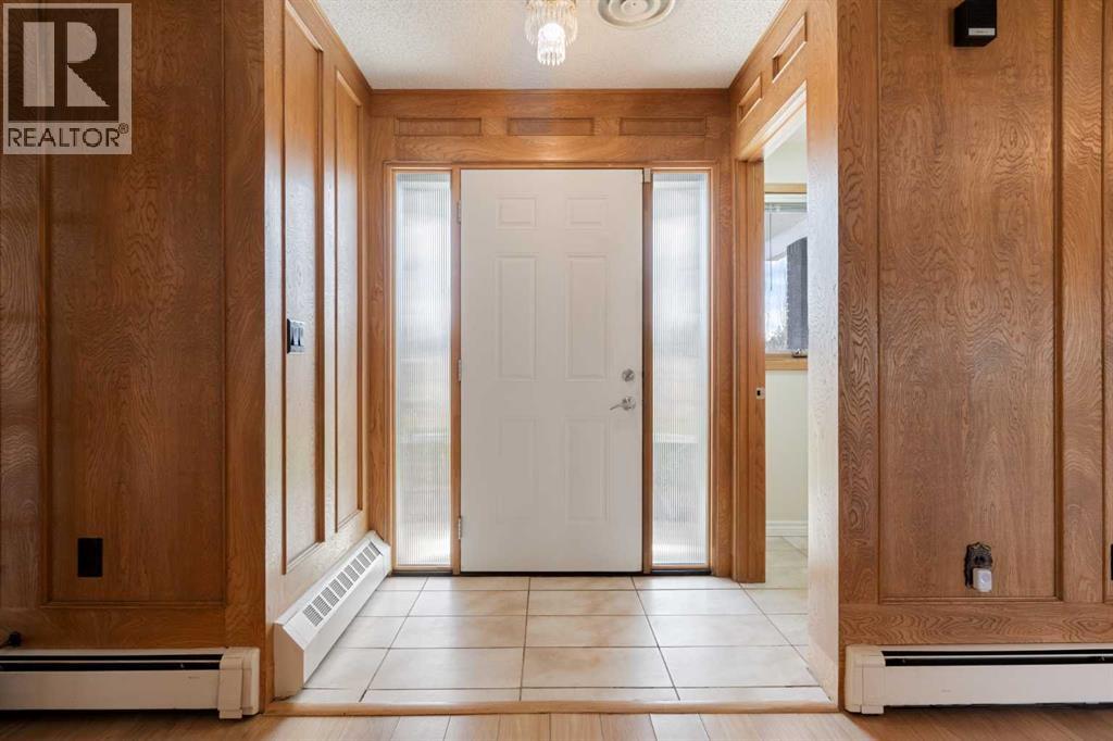 1008 Shawnee Drive Sw, Calgary, Alberta  T2Y 2T9 - Photo 6 - A2247245