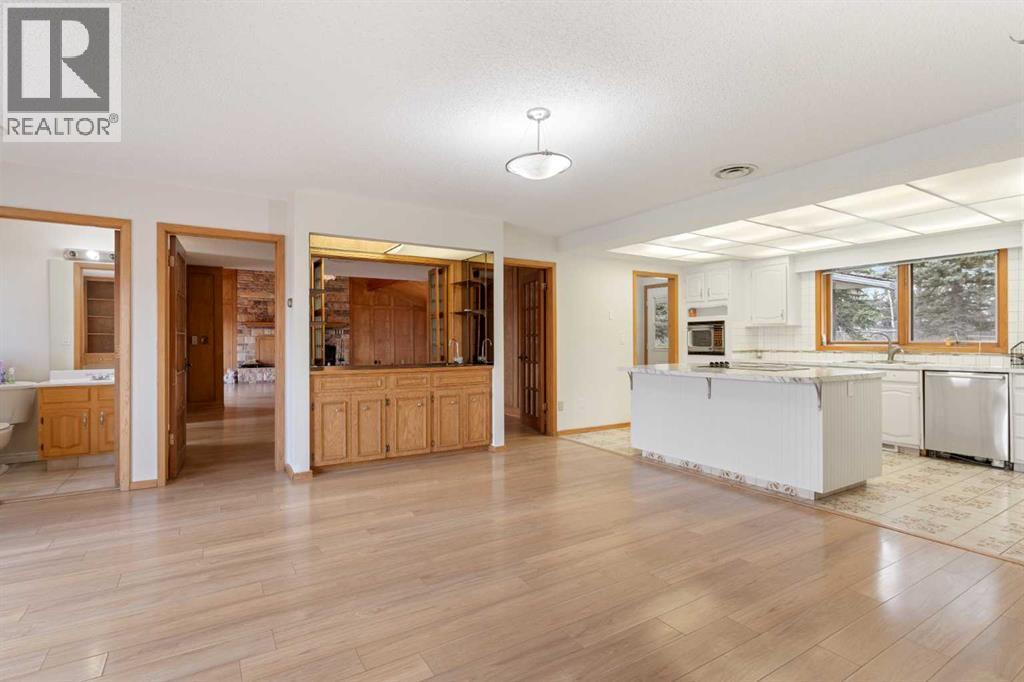 1008 Shawnee Drive Sw, Calgary, Alberta  T2Y 2T9 - Photo 13 - A2247245