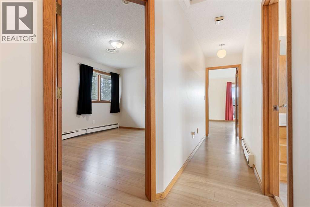 1008 Shawnee Drive Sw, Calgary, Alberta  T2Y 2T9 - Photo 25 - A2247245