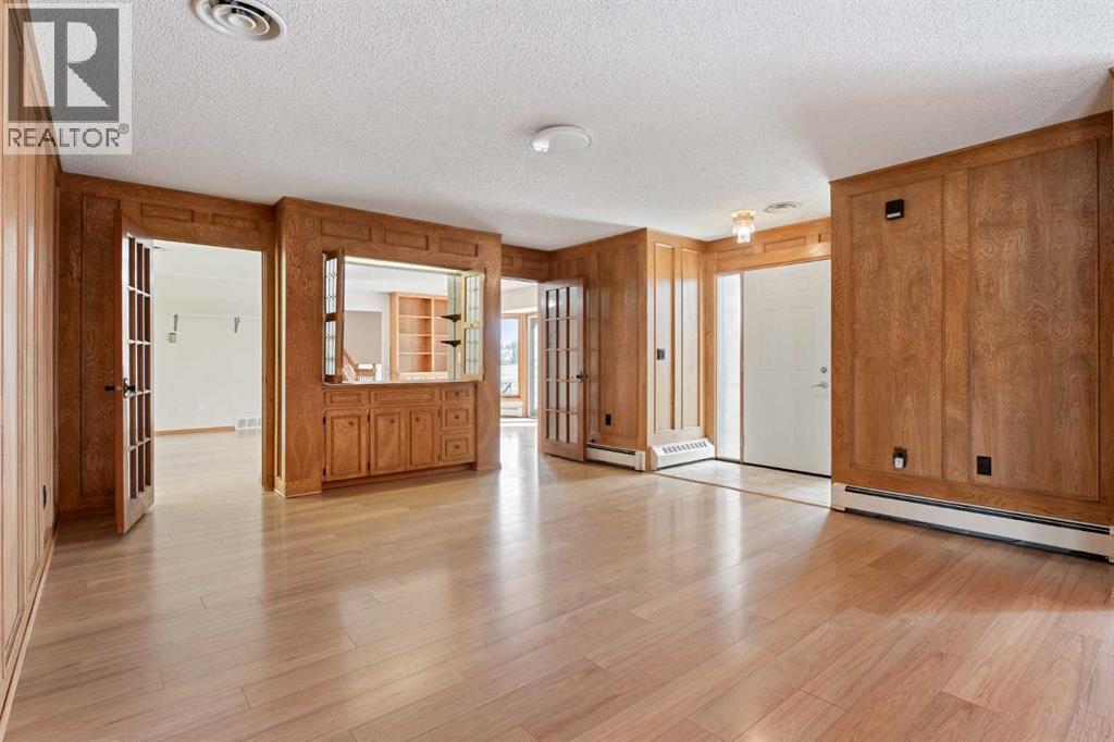 1008 Shawnee Drive Sw, Calgary, Alberta  T2Y 2T9 - Photo 7 - A2247245