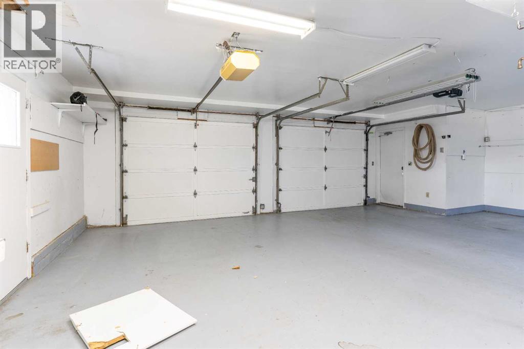 1008 Shawnee Drive Sw, Calgary, Alberta  T2Y 2T9 - Photo 39 - A2247245