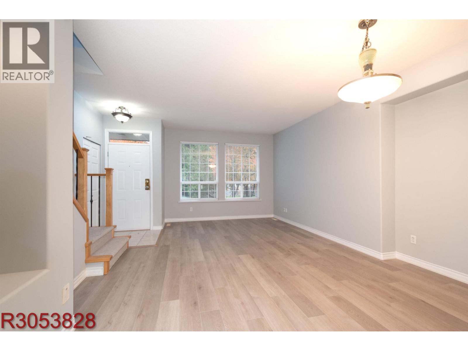 24105 102 Avenue, Maple Ridge, British Columbia  V2W 2A2 - Photo 2 - R3053828