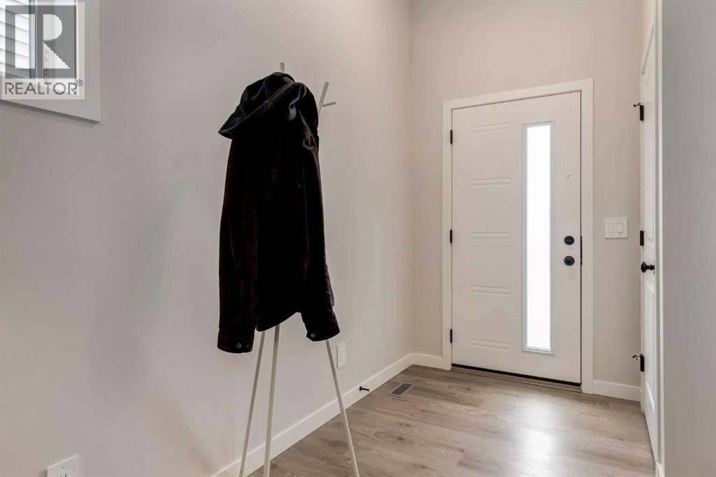 812 Reynolds Manor Sw, Airdrie, Alberta  T4B 5G2 - Photo 2 - A2249629