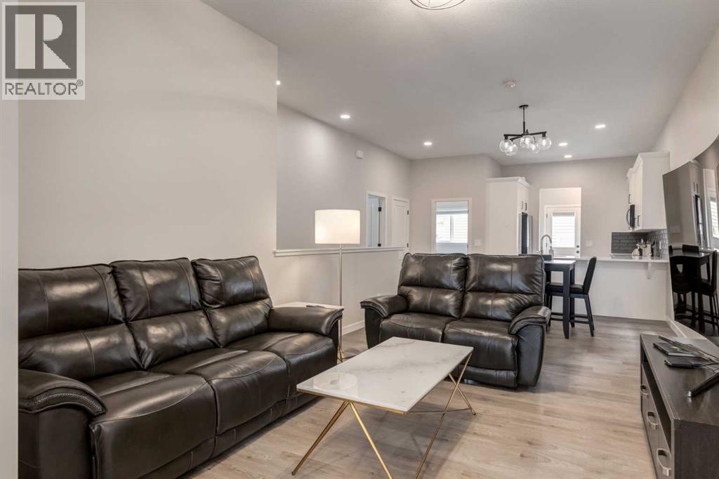 812 Reynolds Manor Sw, Airdrie, Alberta  T4B 5G2 - Photo 3 - A2249629