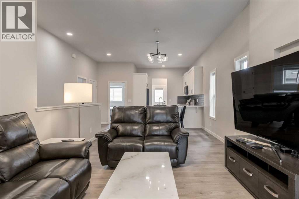 812 Reynolds Manor Sw, Airdrie, Alberta  T4B 5G2 - Photo 4 - A2249629