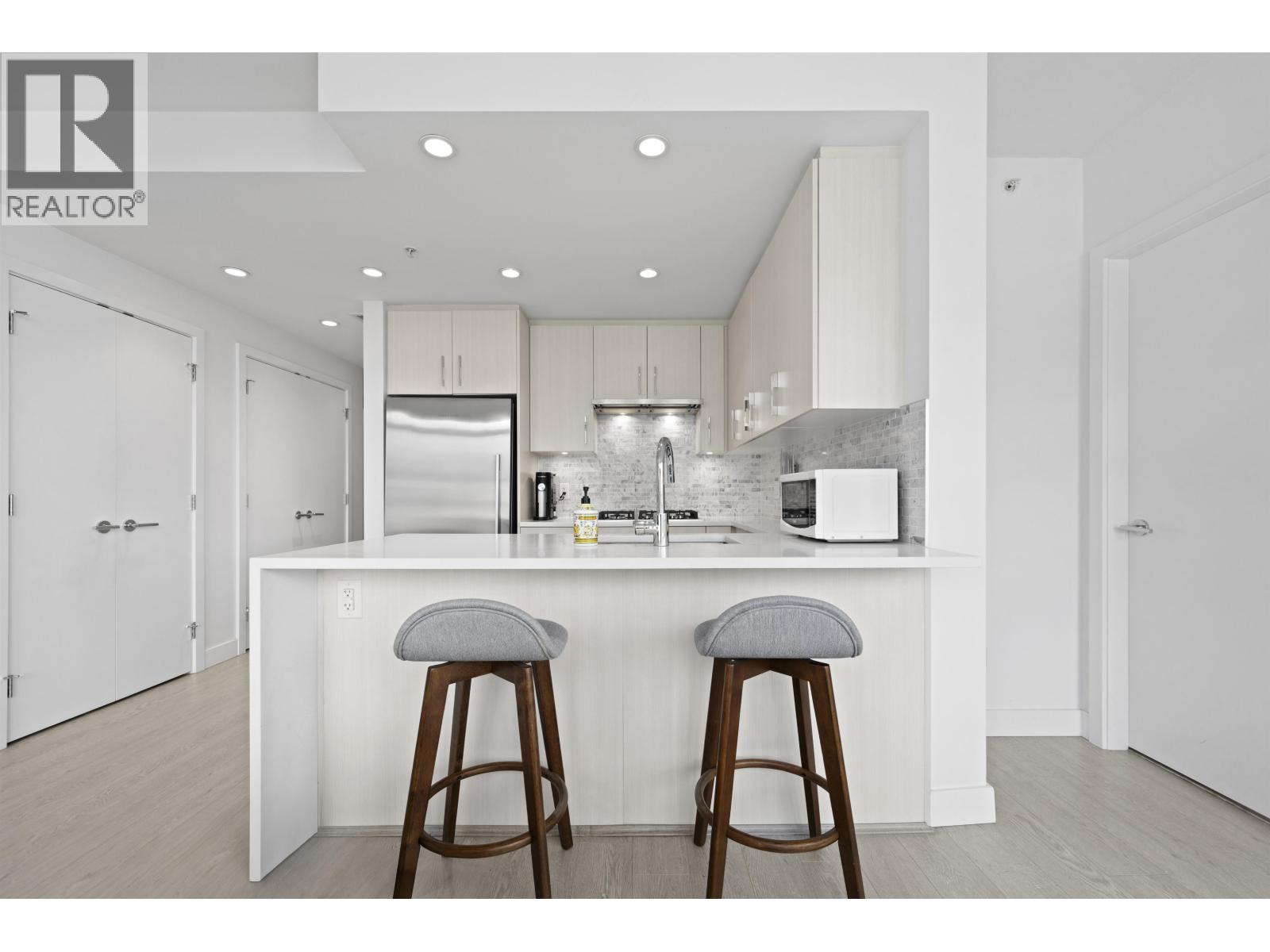 404 518 Whiting Way, Coquitlam, British Columbia  V3J 0H7 - Photo 4 - R3061984