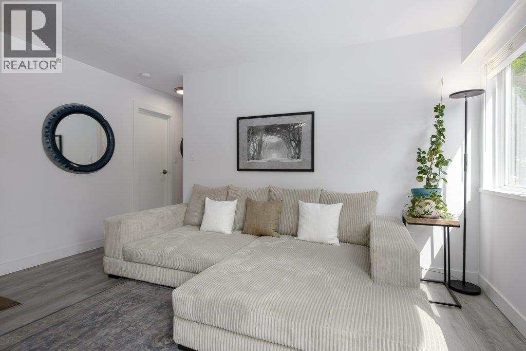 301 29 Nanaimo Street, Vancouver, British Columbia  V5L 4Z6 - Photo 2 - R3062020