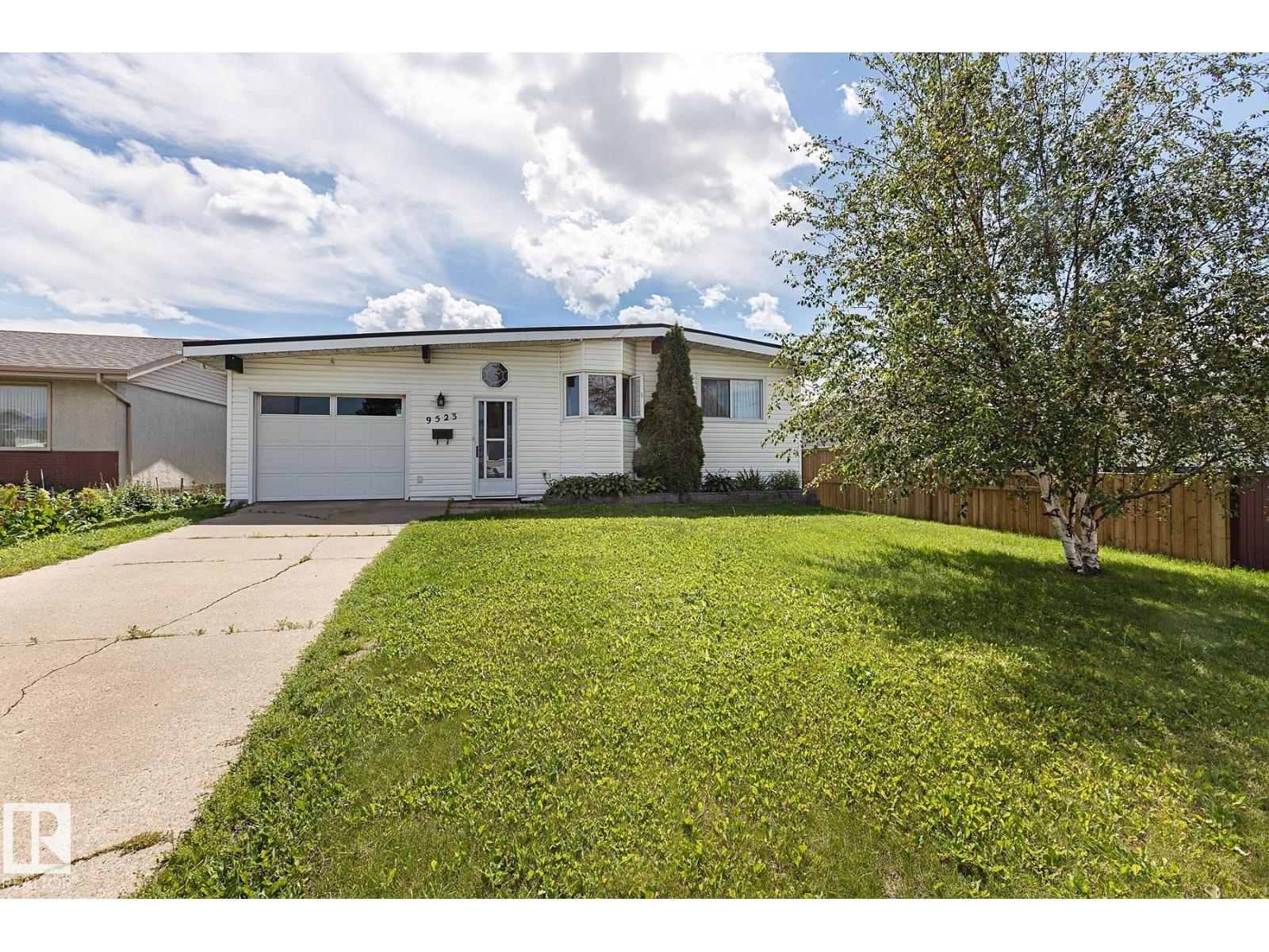 9523 134 Av Nw, Edmonton, Alberta  T5E 1H8 - Photo 2 - E4463634