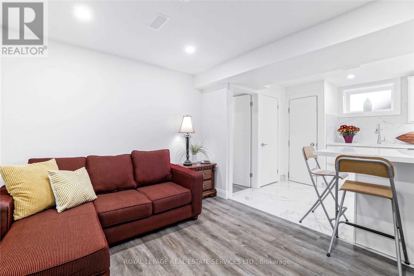 LOWER - 117 ST JOHNS ROAD, Toronto, Ontario