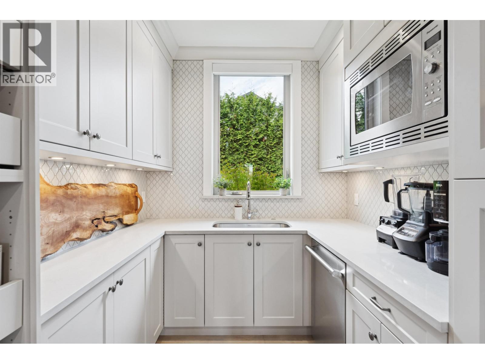 7863 Walmsley Court, Burnaby, British Columbia  V5E 3X3 - Photo 13 - R3062005