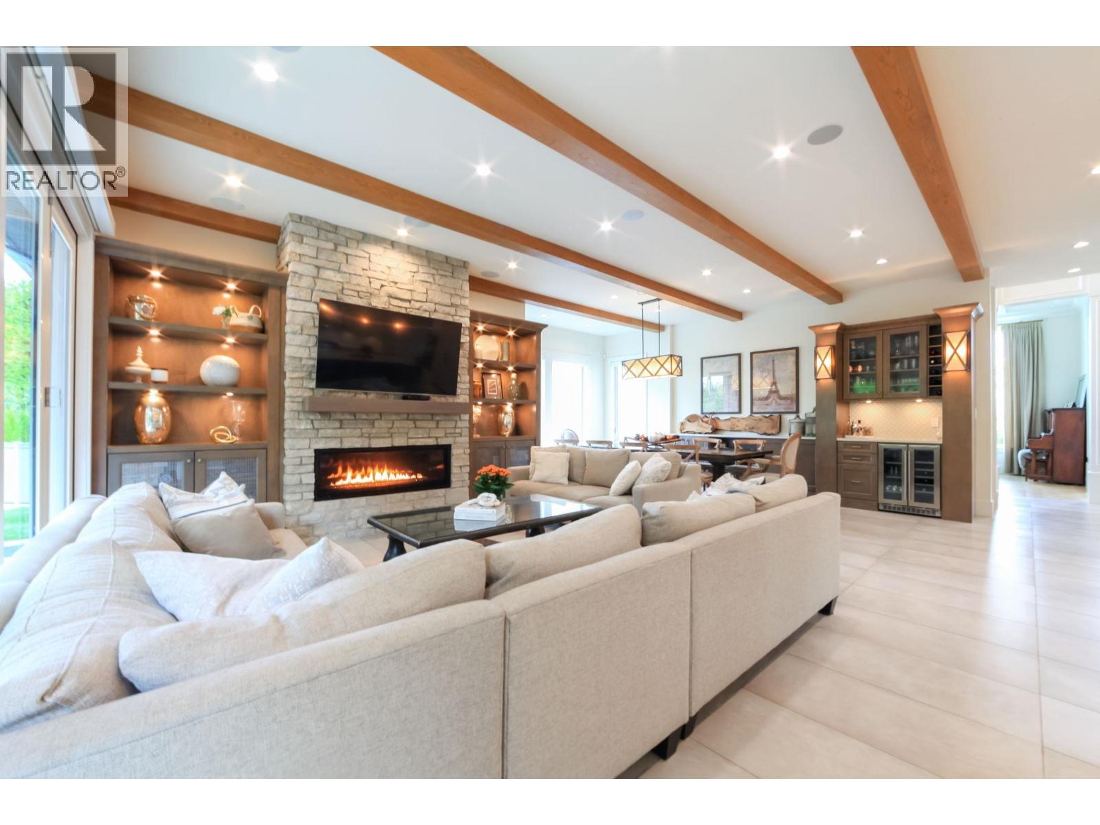 7863 Walmsley Court, Burnaby, British Columbia  V5E 3X3 - Photo 3 - R3062005