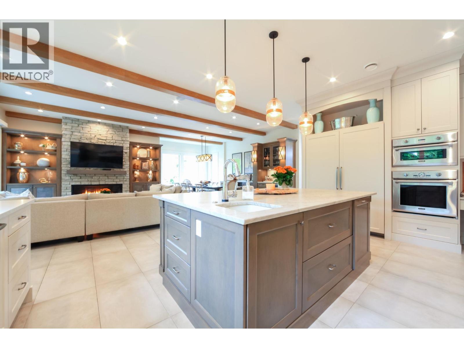 7863 Walmsley Court, Burnaby, British Columbia  V5E 3X3 - Photo 8 - R3062005