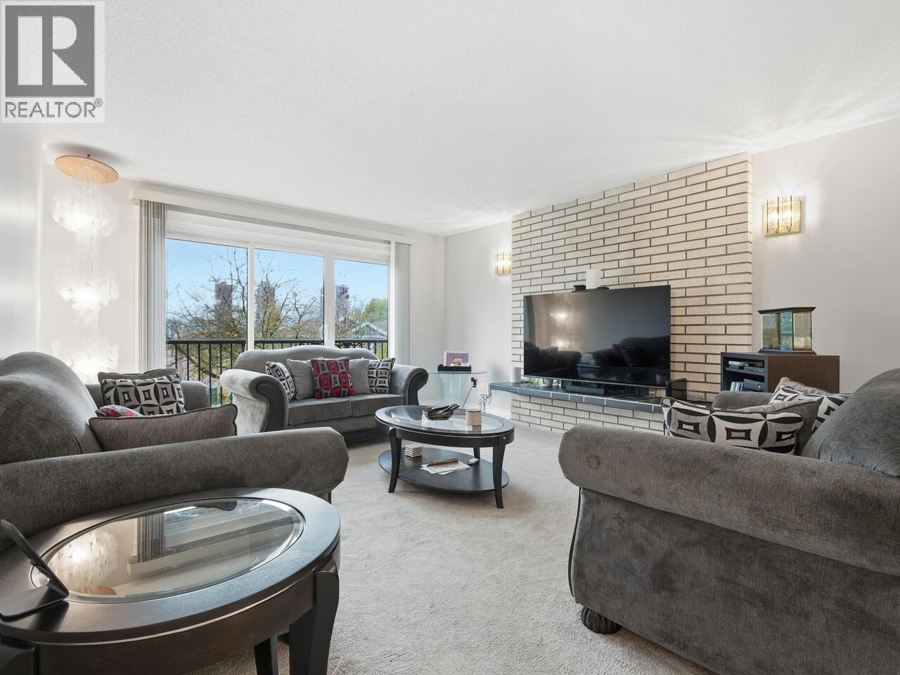 4767 Union Street, Burnaby, British Columbia  V5C 2Y5 - Photo 3 - R3062006