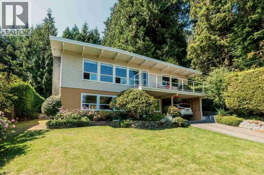 3063 ROYAL AVENUE, North Vancouver, British Columbia