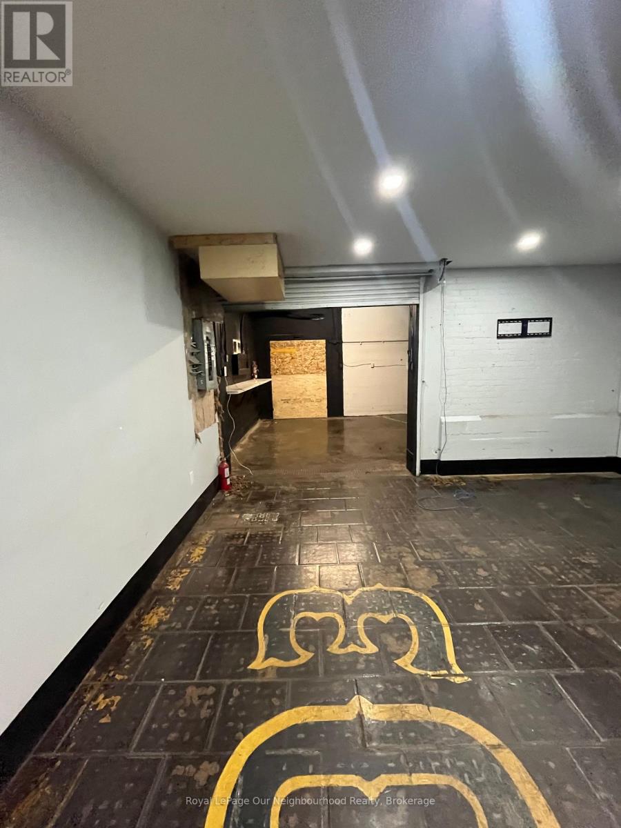 236 Burgar Street, Welland, Ontario  L3B 2T4 - Photo 9 - X12483846