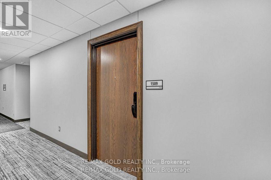 1509 - 741 King Street W, Kitchener, Ontario  N2G 1E5 - Photo 2 - X12483865
