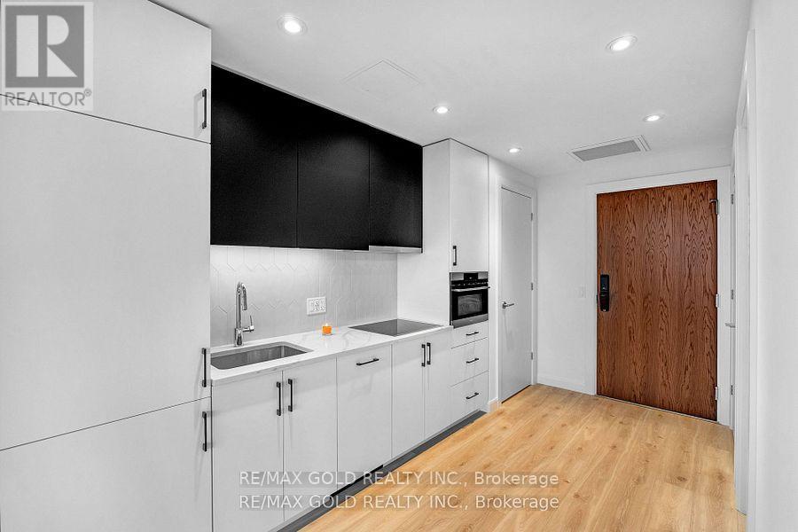 1509 - 741 King Street W, Kitchener, Ontario  N2G 1E5 - Photo 3 - X12483865
