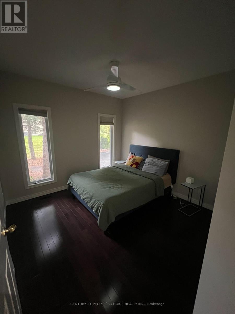 Upper - 6 Fox Run Road, Puslinch, Ontario  N1H 6H9 - Photo 13 - X12483871