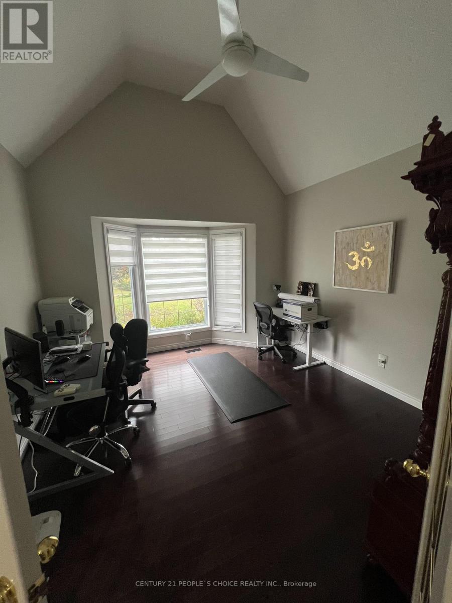 Upper - 6 Fox Run Road, Puslinch, Ontario  N1H 6H9 - Photo 6 - X12483871