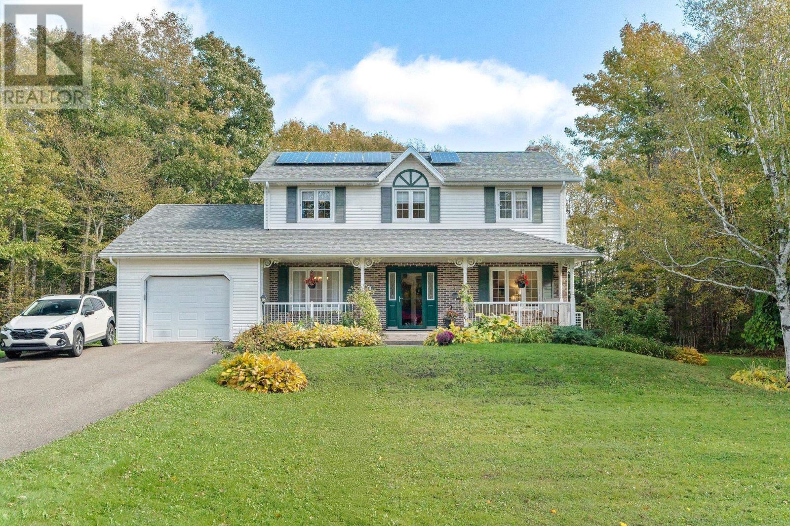 10 Falcon Avenue, Stratford, Prince Edward Island  C1B 1L4 - Photo 1 - 202526685