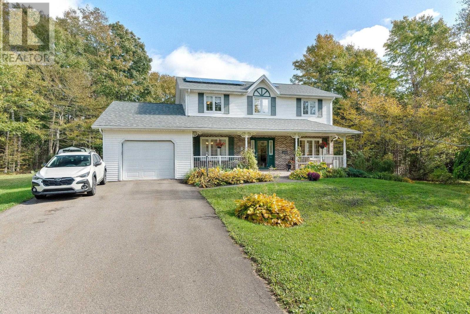 10 Falcon Avenue, Stratford, Prince Edward Island  C1B 1L4 - Photo 2 - 202526685