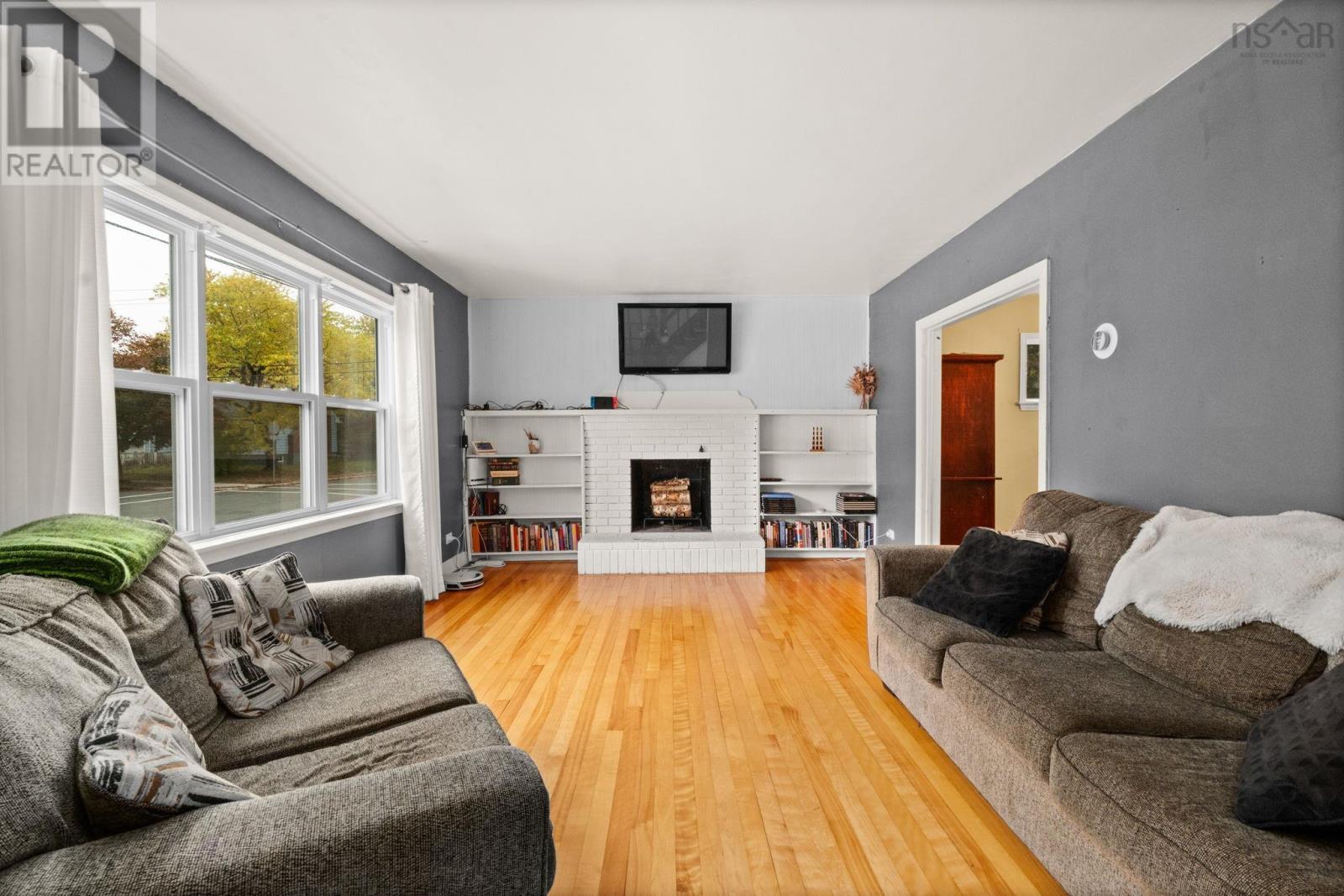 33 Pinehill Road, Dartmouth, Nova Scotia  B3A 2G2 - Photo 5 - 202526362