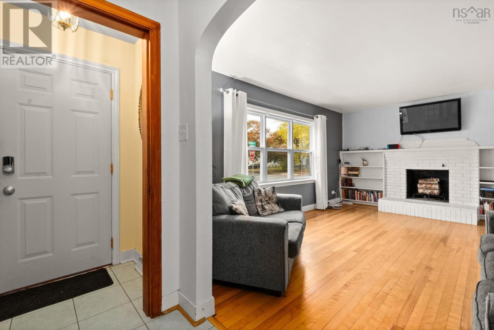 33 Pinehill Road, Dartmouth, Nova Scotia  B3A 2G2 - Photo 4 - 202526362