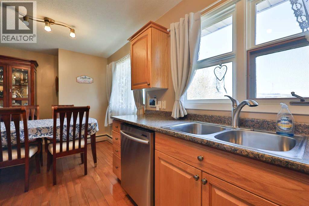 50 N 100 W, Raymond, Alberta  T0K 2S0 - Photo 10 - A2263443