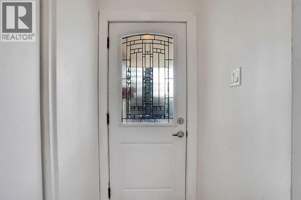 9 Cottage Street Nw, Calgary, Alberta  T2K 1Y4 - Photo 2 - A2256496