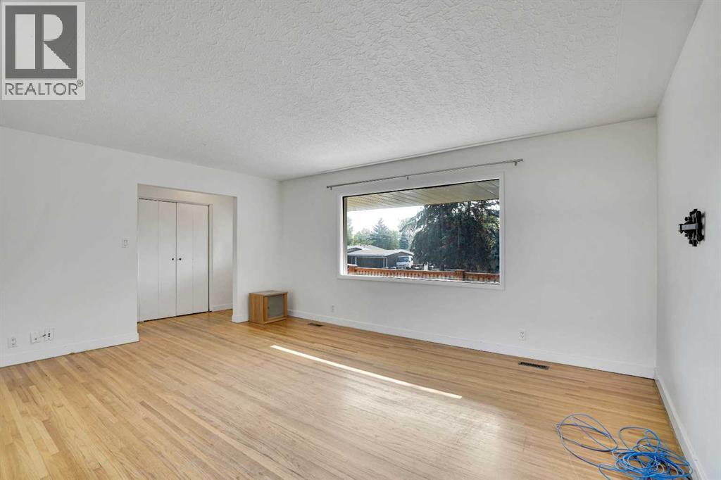 9 Cottage Street Nw, Calgary, Alberta  T2K 1Y4 - Photo 5 - A2256496