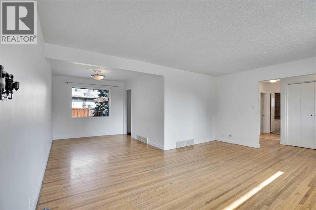 9 Cottage Street Nw, Calgary, Alberta  T2K 1Y4 - Photo 4 - A2256496