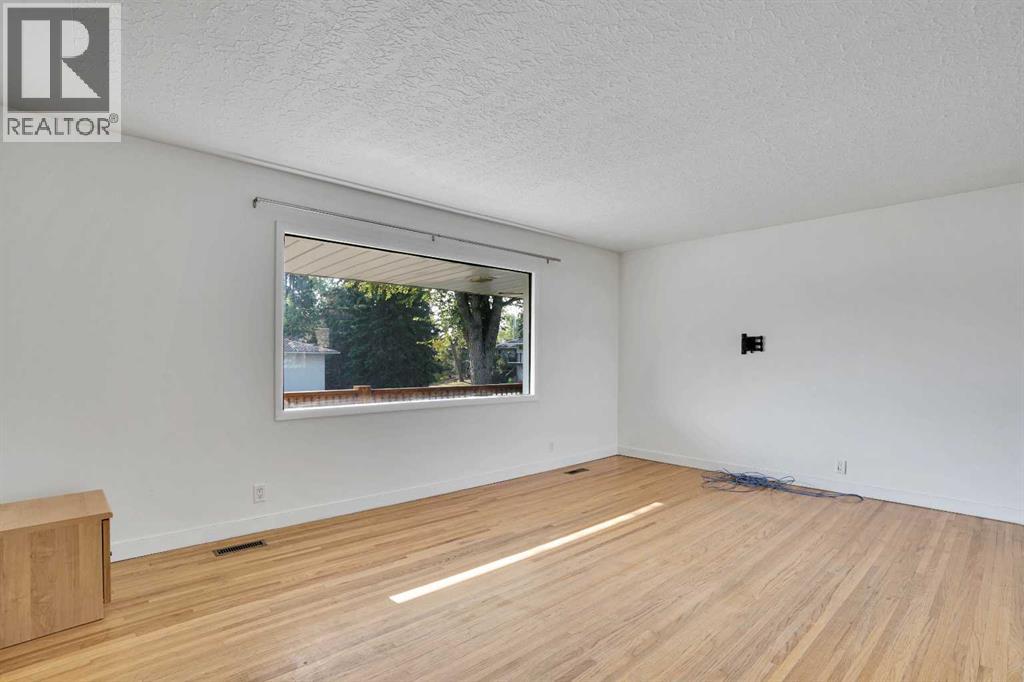 9 Cottage Street Nw, Calgary, Alberta  T2K 1Y4 - Photo 3 - A2256496