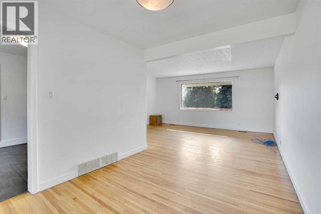 9 Cottage Street Nw, Calgary, Alberta  T2K 1Y4 - Photo 7 - A2256496