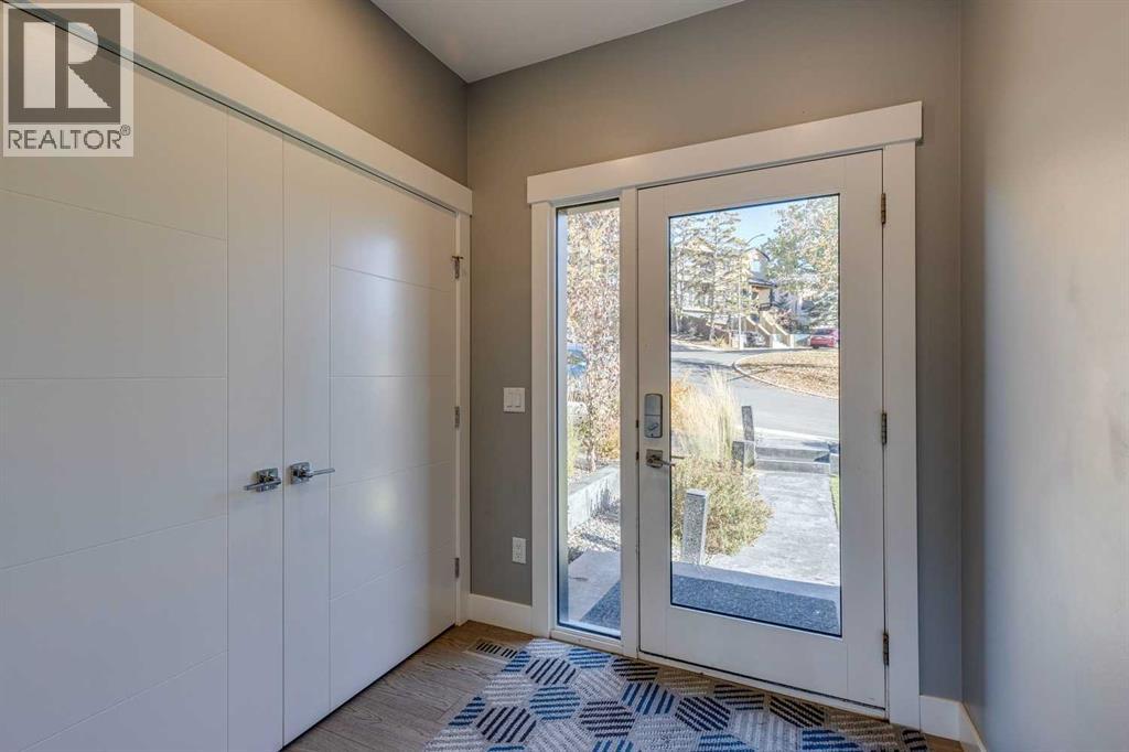 5213 23 Avenue Nw, Calgary, Alberta  T3B 0Z9 - Photo 6 - A2266128