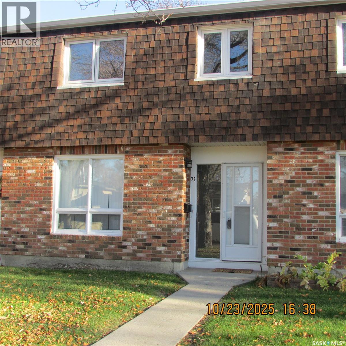 73 Spruceview Road, Regina, Saskatchewan  S4R 0E1 - Photo 4 - SK021800