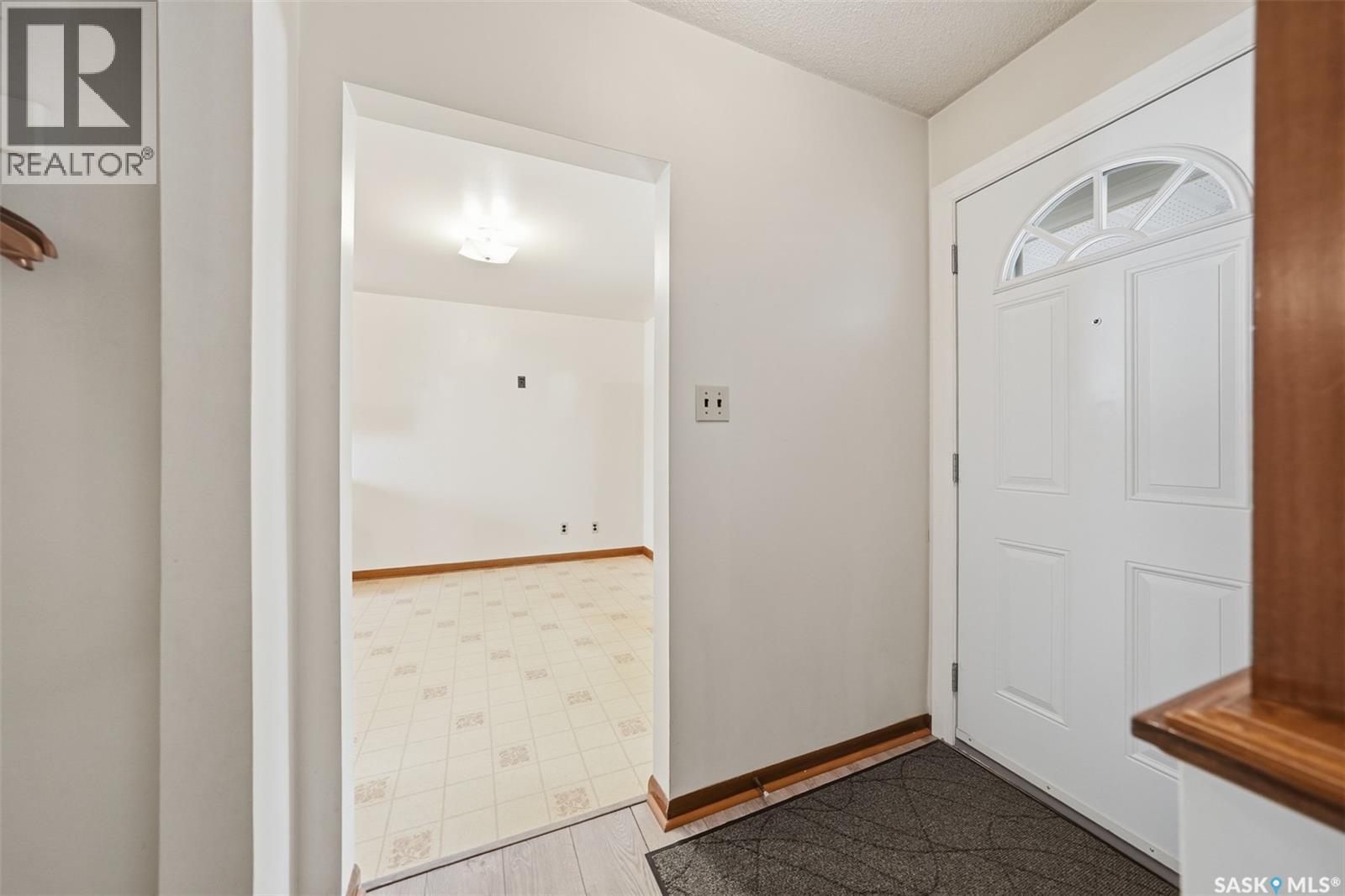 910 35th Street W, Saskatoon, Saskatchewan  S7L 0Y3 - Photo 3 - SK021797