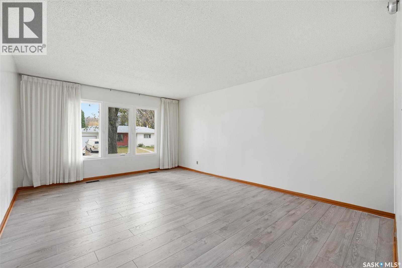 910 35th Street W, Saskatoon, Saskatchewan  S7L 0Y3 - Photo 4 - SK021797