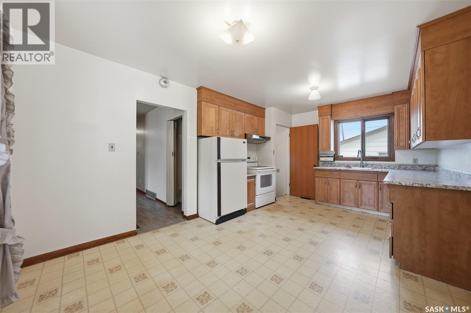 910 35th Street W, Saskatoon, Saskatchewan  S7L 0Y3 - Photo 8 - SK021797