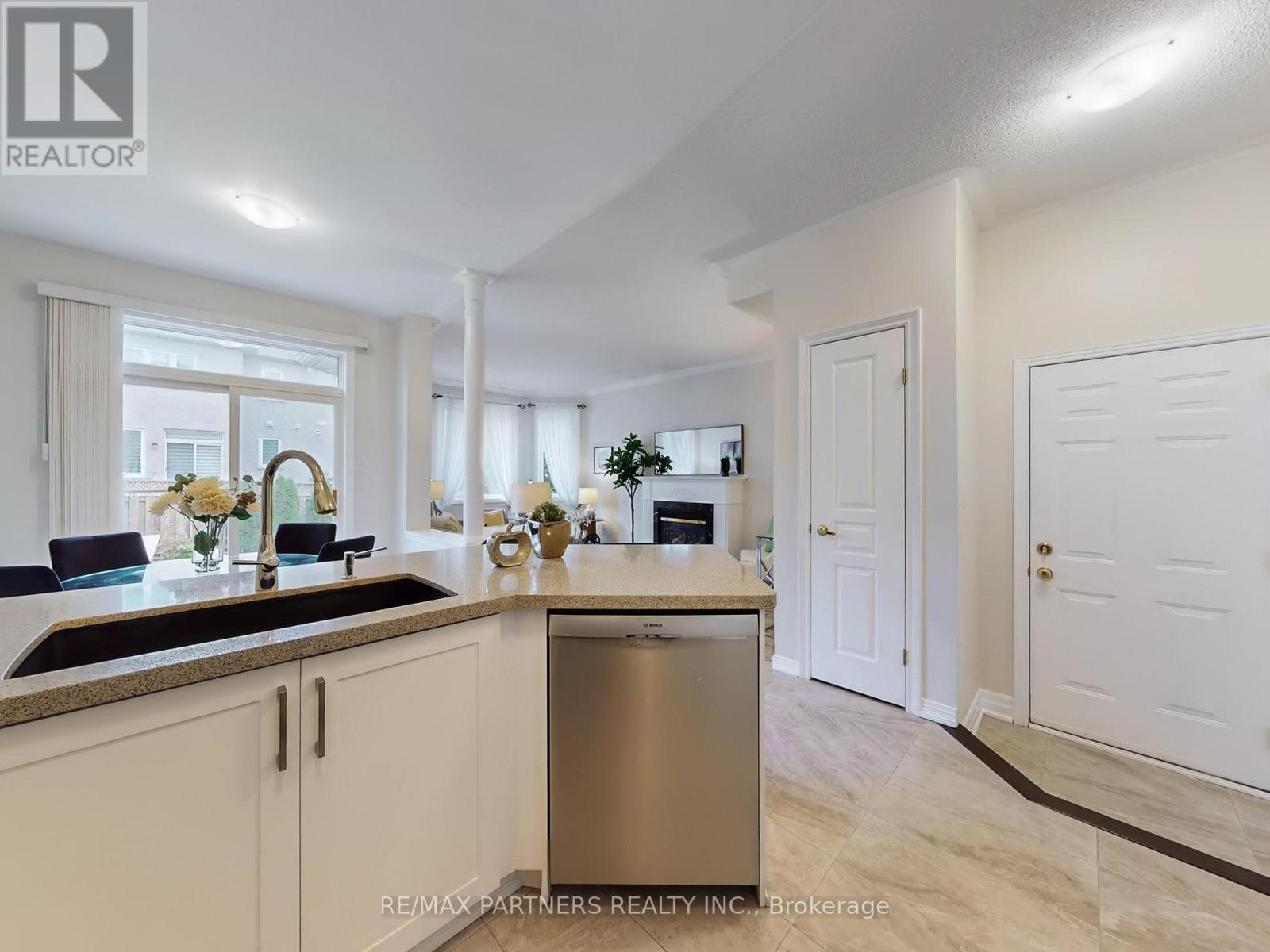 10 Whitford Road, Markham, Ontario  L6C 2J3 - Photo 7 - N12481527