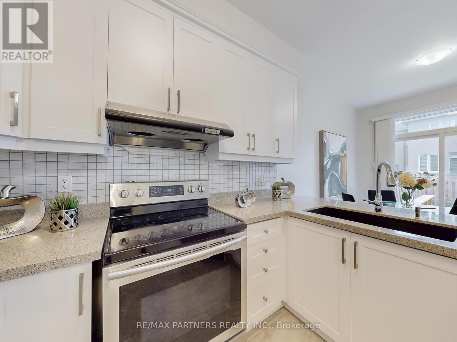 10 Whitford Road, Markham, Ontario  L6C 2J3 - Photo 6 - N12481527
